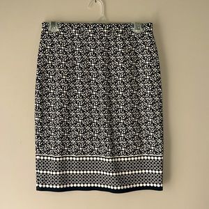 Max Studio black/white comfortable pencil skirt